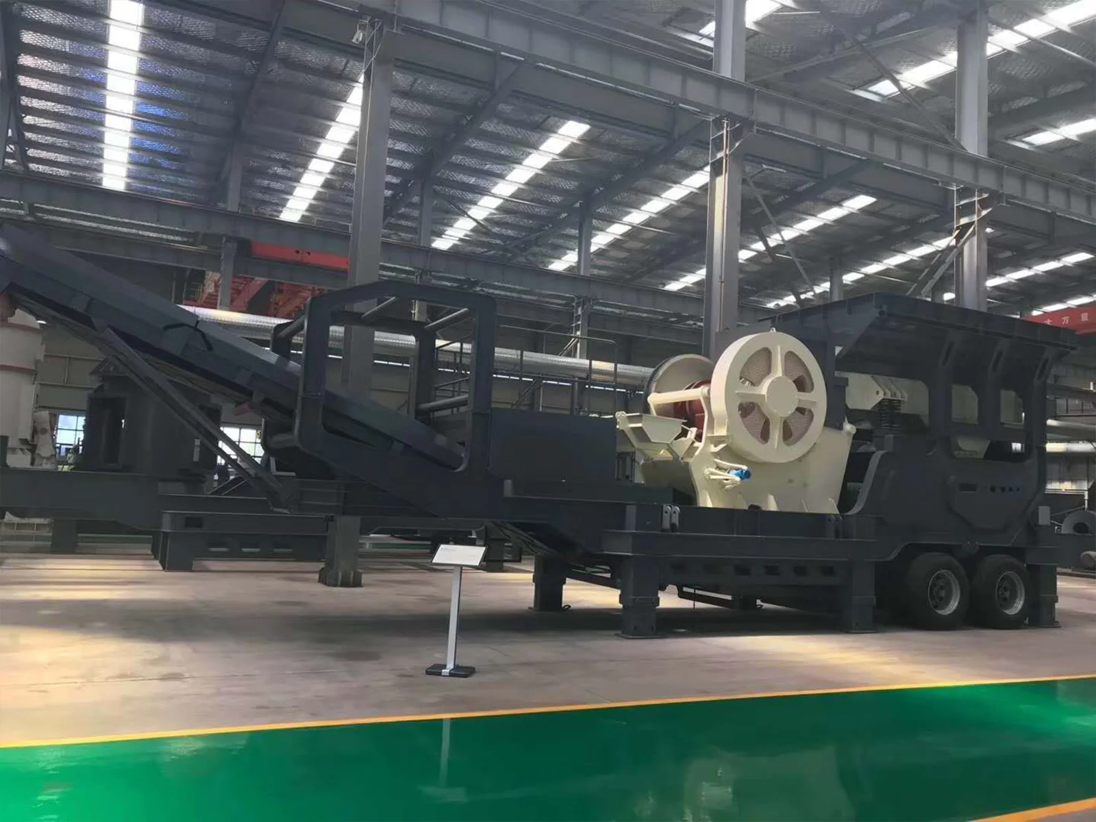 移动破碎站油压低原因:造成移动破碎站油压过低的原因有哪些? 1 移动破碎站油压低原因